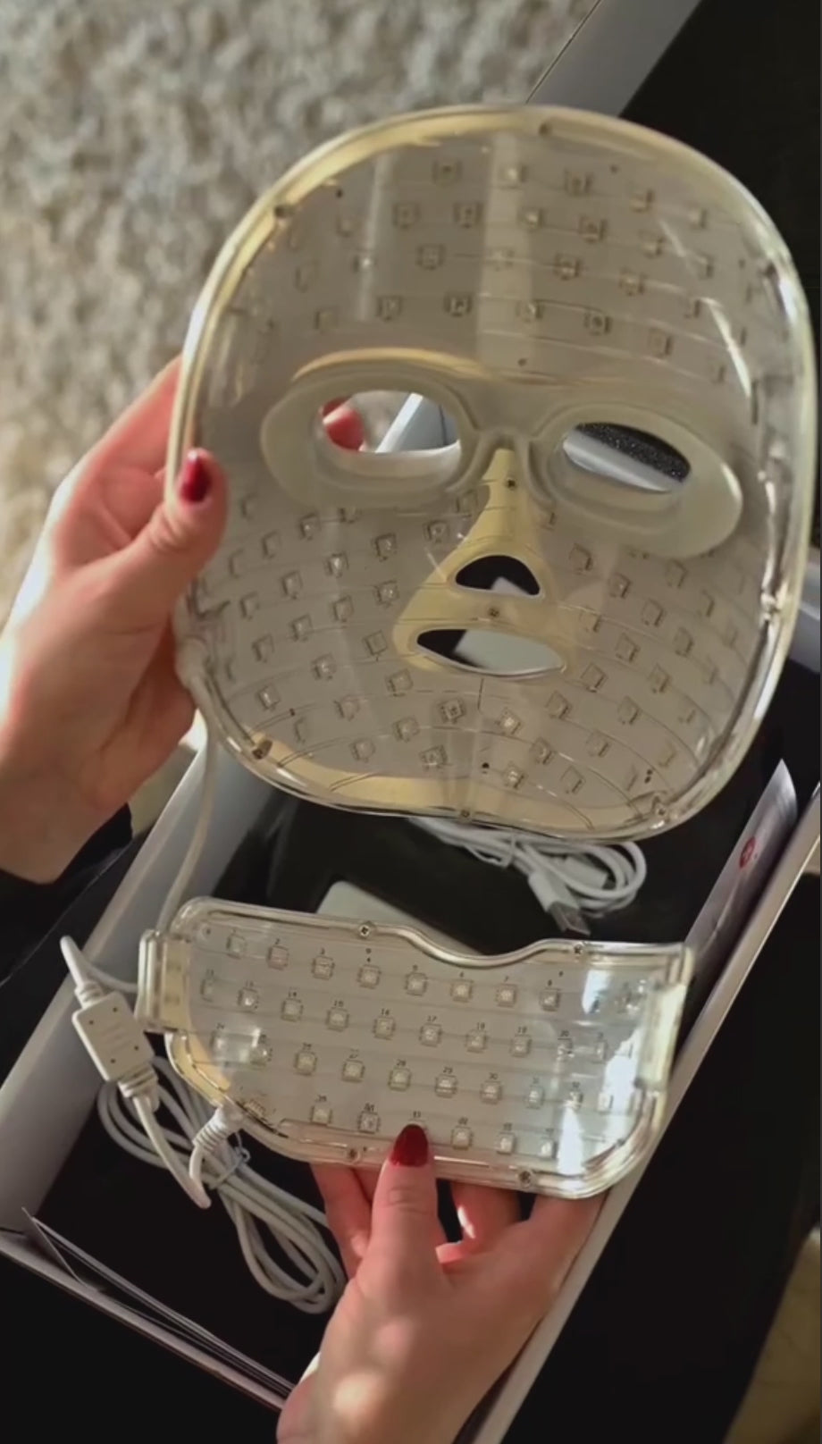 LIGHT AURA PLUS - Face & Neck Mask video